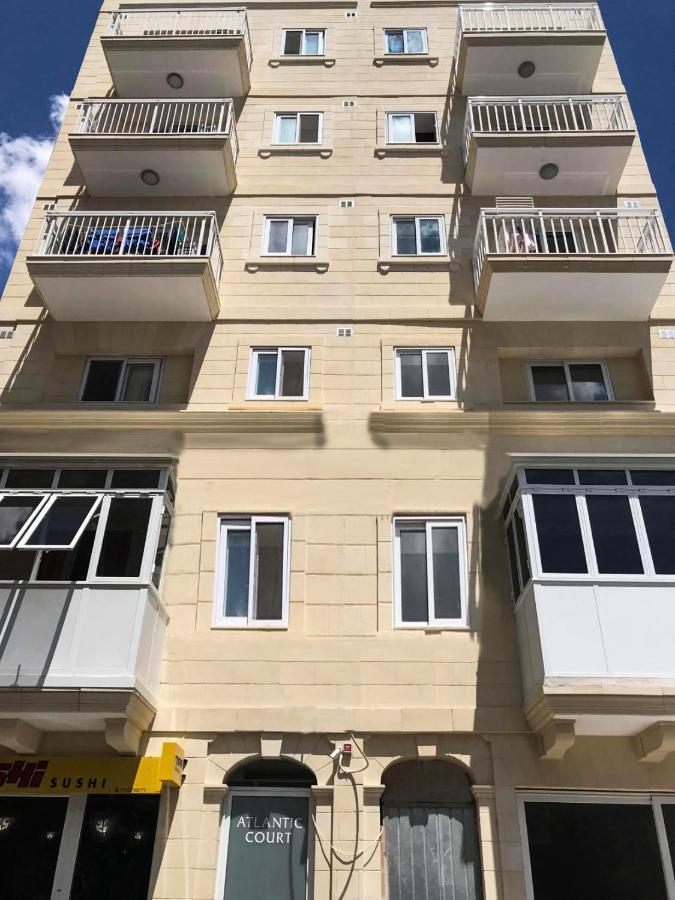F12 Room 1, Private Room Two Single Beds Shared Bathroom In Shared Flat Msida Exterior foto